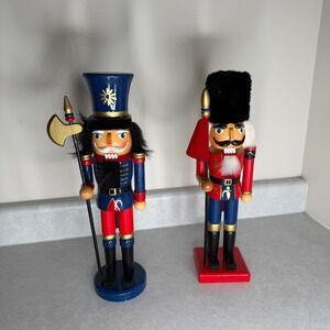 Set of 2 Wooden‎ Nutcrackers Soldier King Royal Guard Christmas Decor